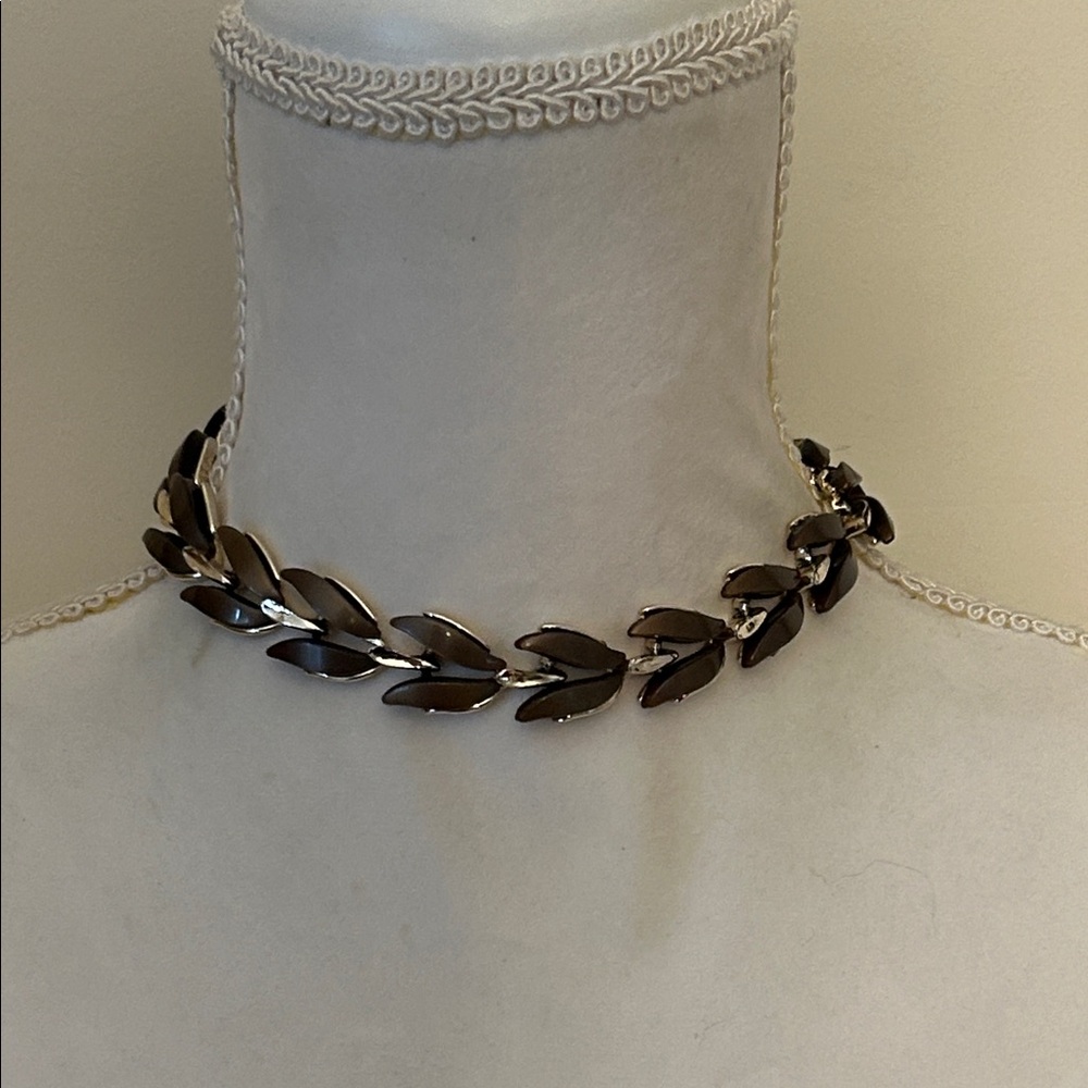 Vtg 1950s Claudette Signed Thermoset Leaf Choker Necklace Root Beer Brown